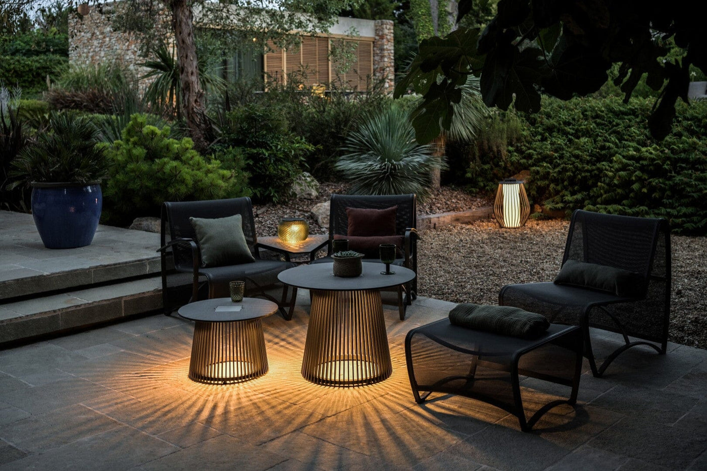 Les Jardins Halo Table basse 50cm h:35cm avec luminaire solaire 500 Lumens 