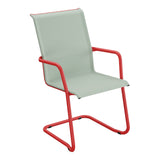 Schaffner Locarno Fauteuil Cantilever empilable – Vert Crème 26 / Rouge 30