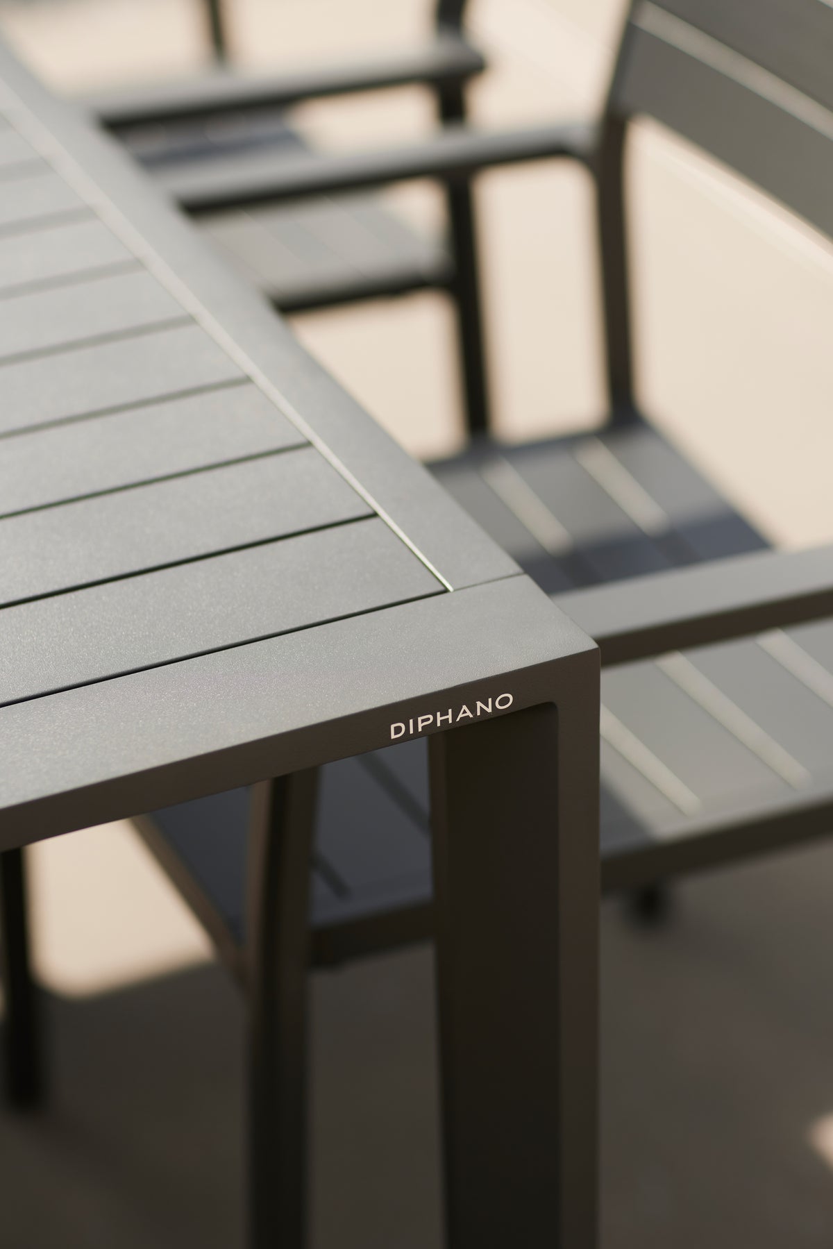 Diphano Metris Table repas 80x80cm