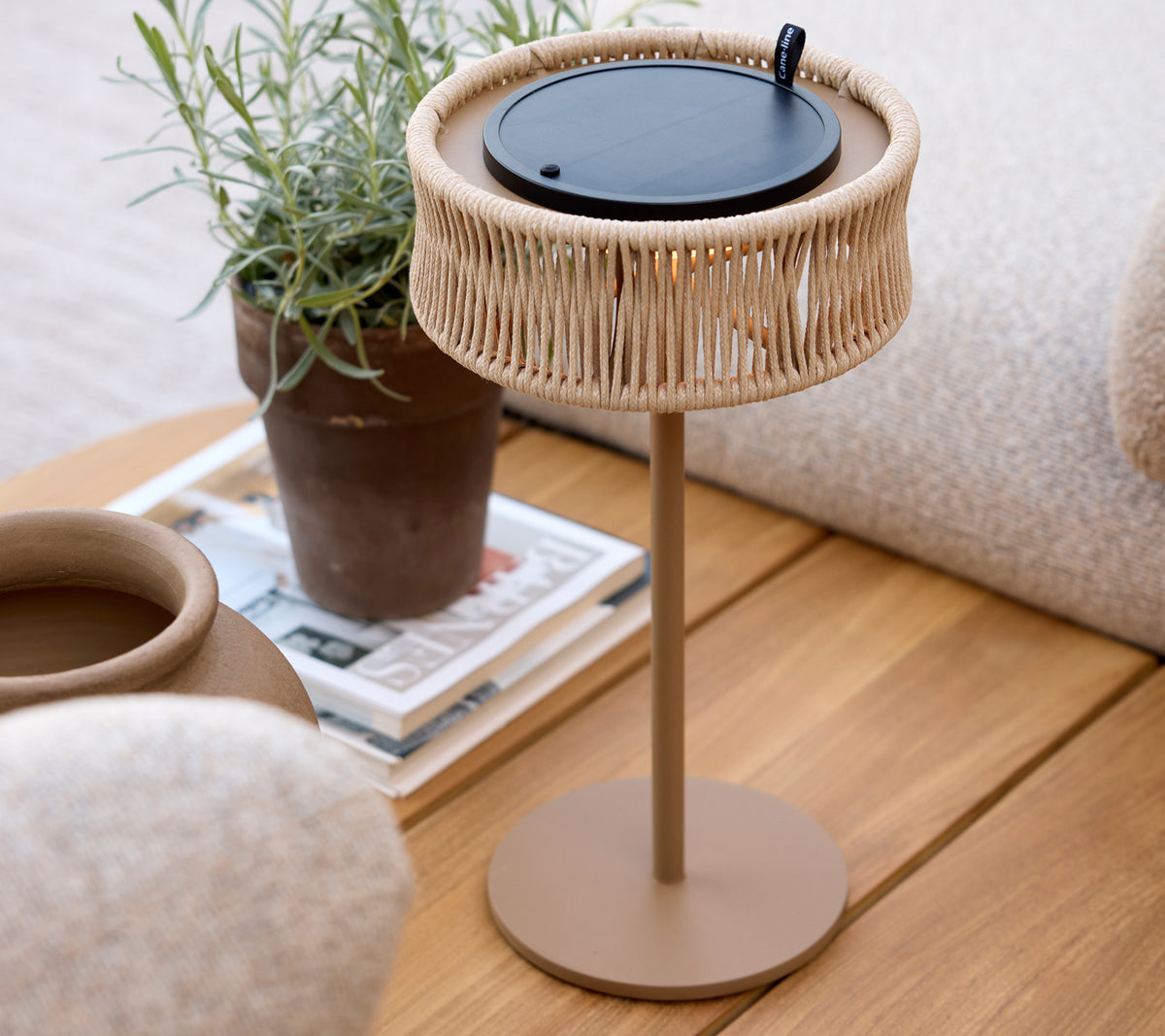 Cane-line Illusion Table Lamp Medium, Lampe sans fil Solaire, module LED inclus (57160)