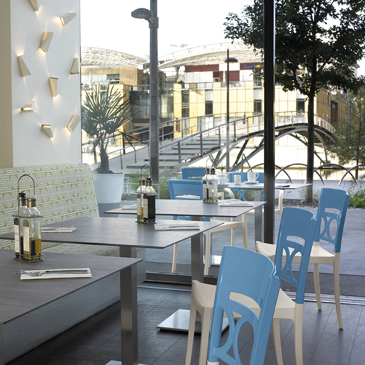 Grosfillex Moon Chaise empilable 