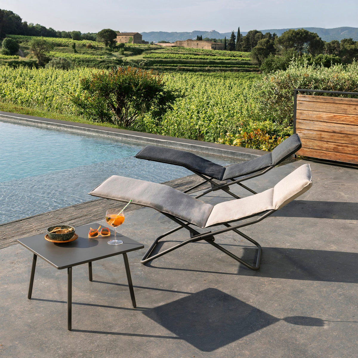 Lafuma Vence Table basse carrée 59x59cm ambiance