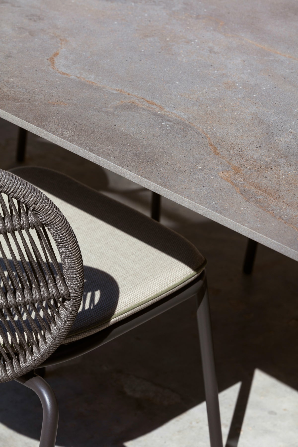 Vincent Sheppard Kodo dining table – Fossil grey