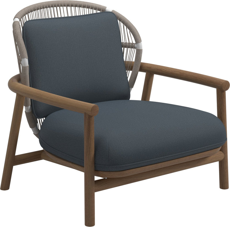Gloster Fern Low Back Fauteuil club - Lounge Chair Bas dossier White / Dune Grade D (ST) Tuck Denim 0157 